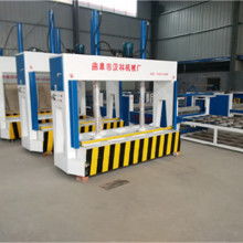 鴻昌木工機(jī)械廠 門(mén)廠設(shè)備專(zhuān)家，助力木工產(chǎn)業(yè)升級(jí)